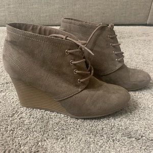 Arizona Womens Lawrence Booties Wedge Heel